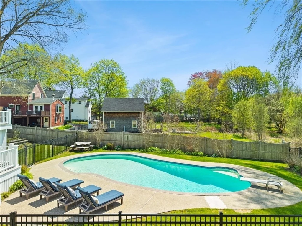 Photo of 1480 Great Plain Ave