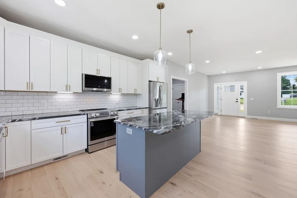 Photo of 17 Silvergrass Ln
