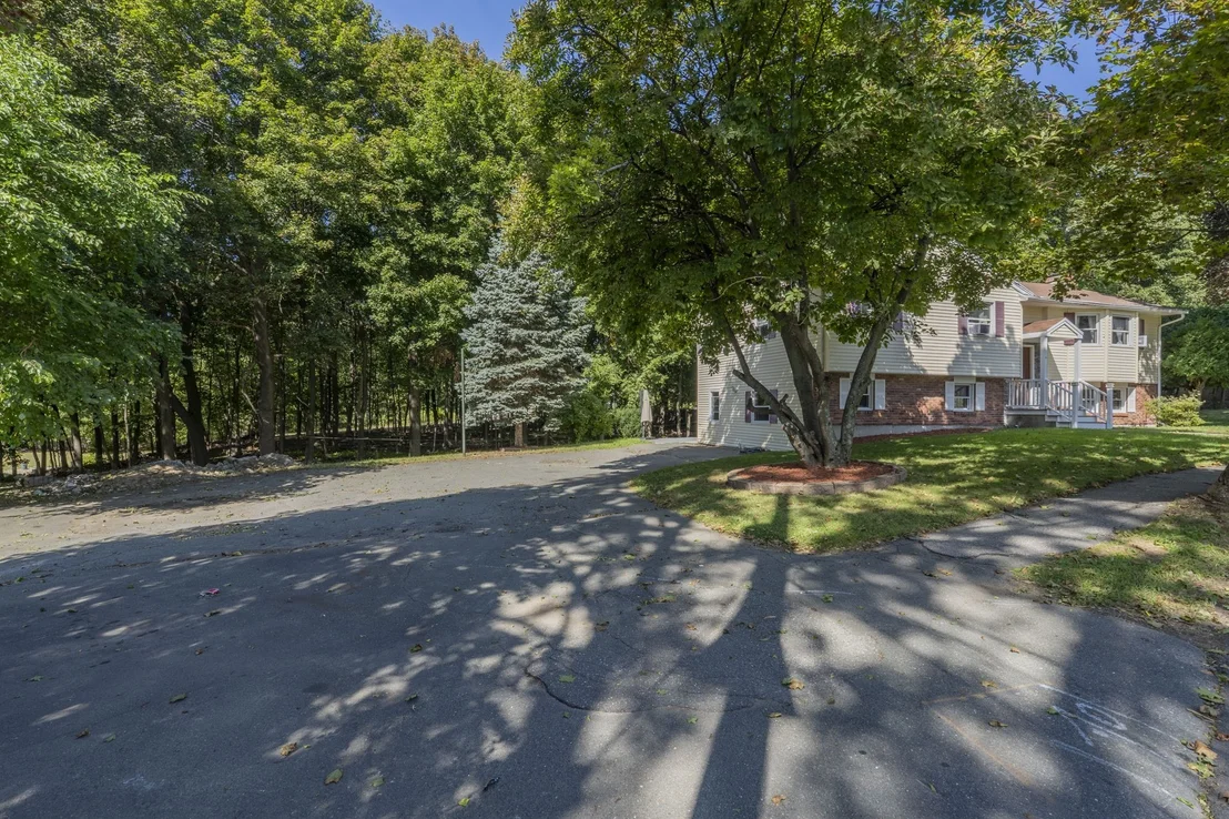 Photo of 2 Yale St