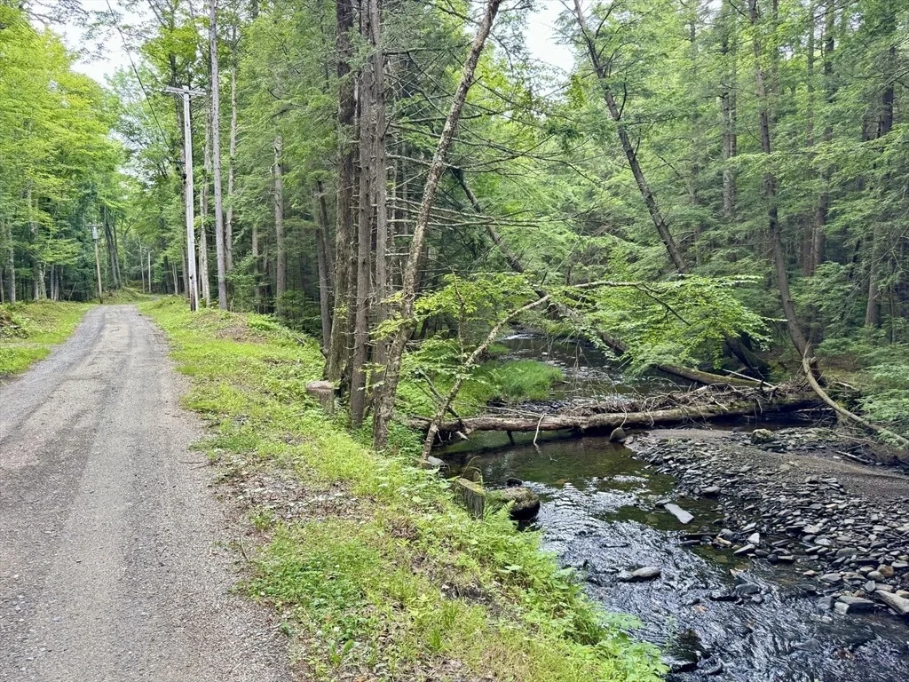 Photo of 80 River Road