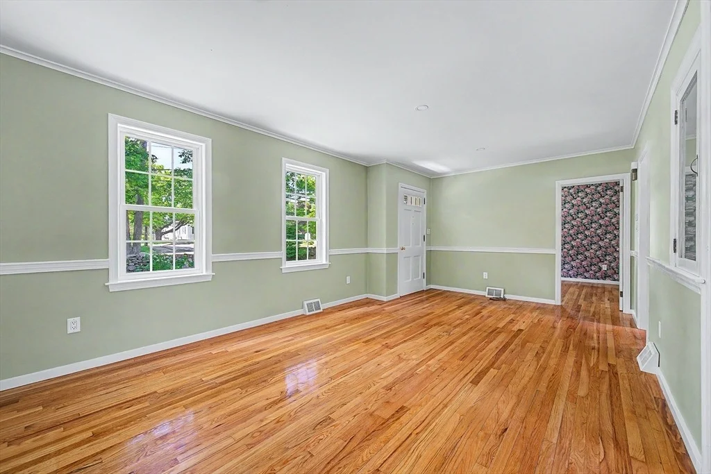 Photo of 355 Boston Rd