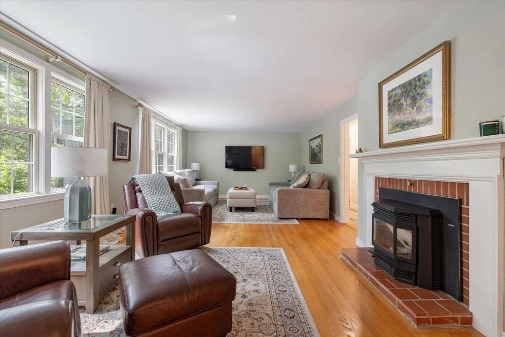 Photo of 33 Pine Arden Dr