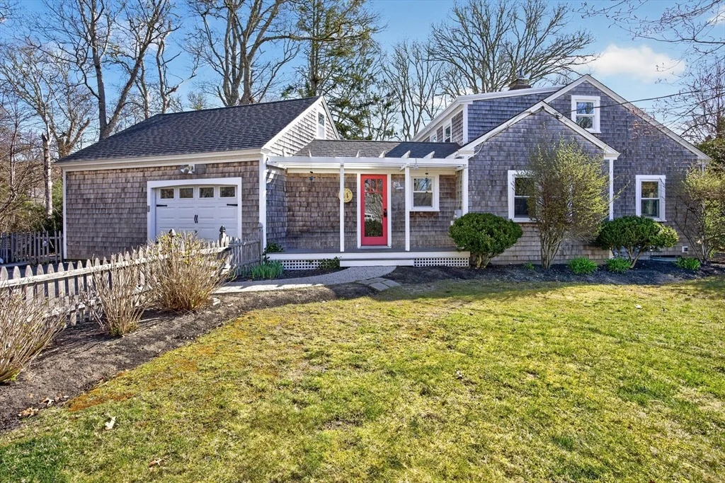 Photo of 14 Lovers Ln