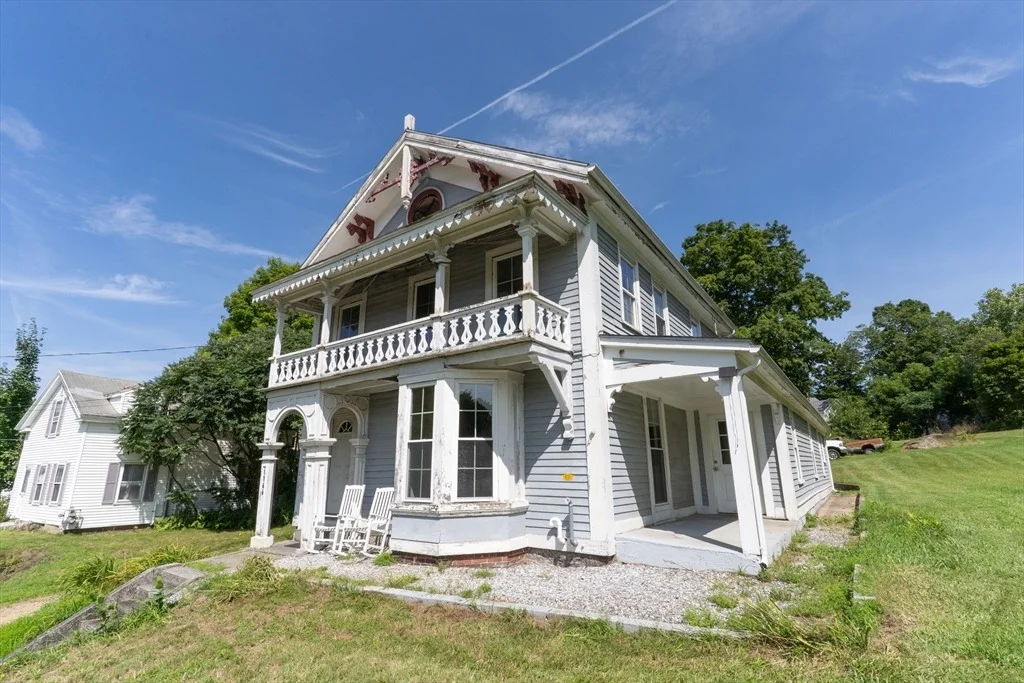 Photo of 1166 Main St