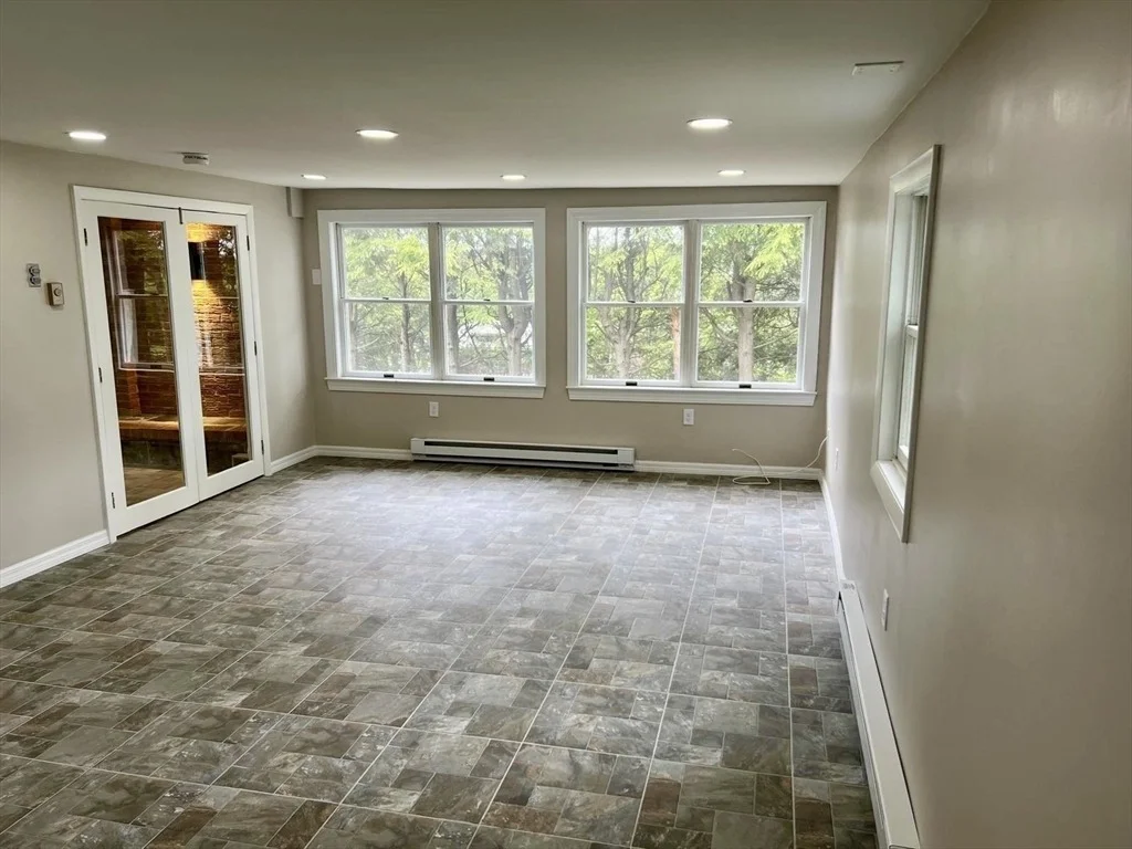 Photo of 12 Dike Dr