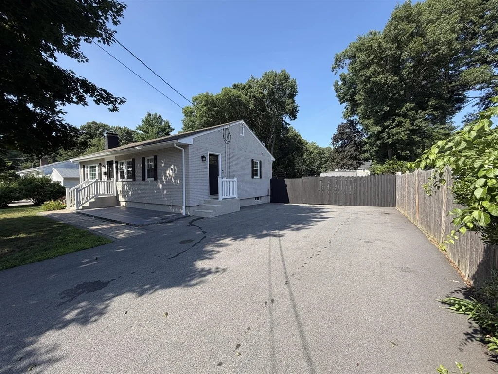 Photo of 8 Fairbrook Rd