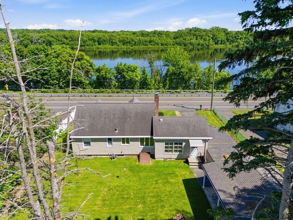 Photo of 375 River Rd