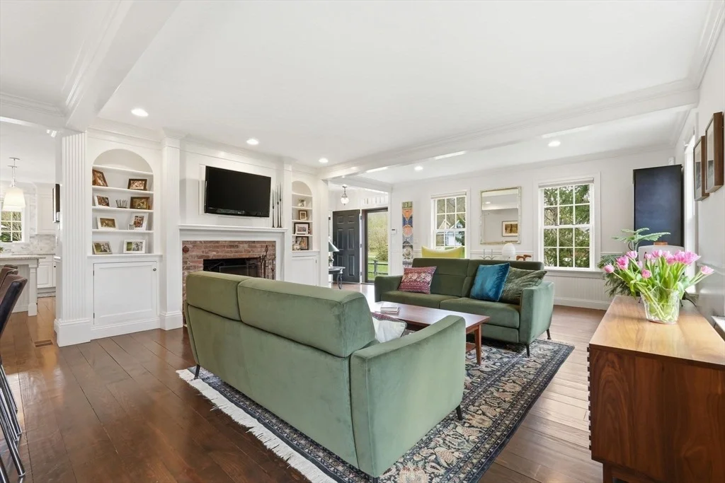 Photo of 281 Leverett Rd