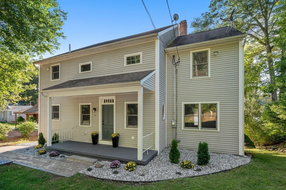 Photo of 10 Klondike Rd