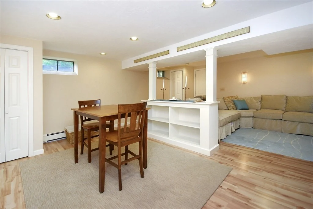 Photo of 2 Blackthorne Cir