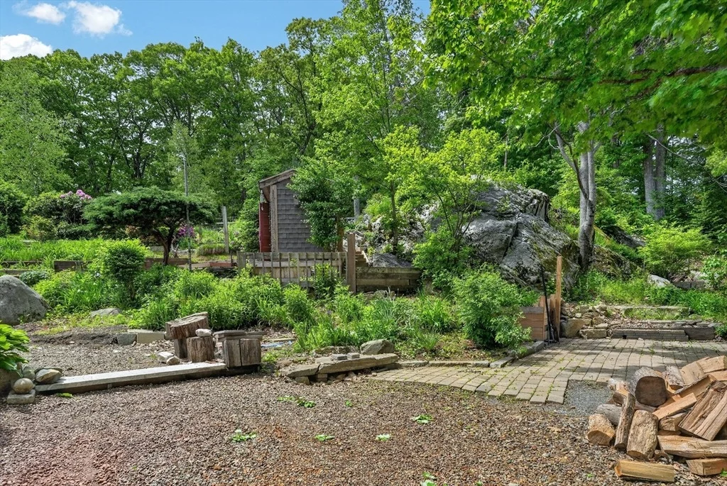 Photo of 9 Ledgewood Dr