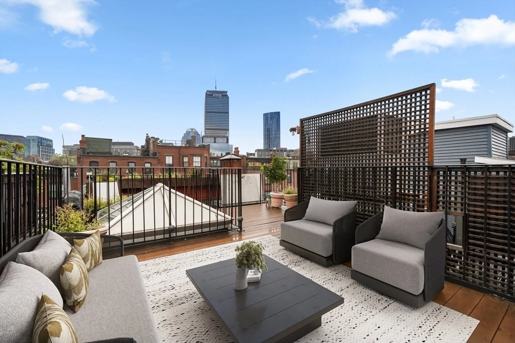 Photo of 321 Beacon Street