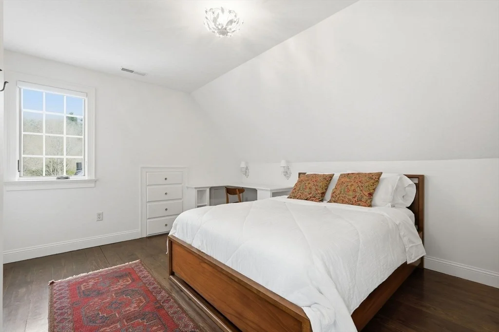 Photo of 281 Leverett Rd
