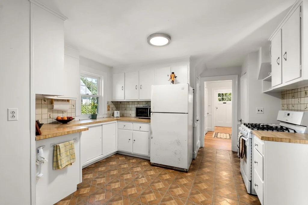 Photo of 15 Allen Ave