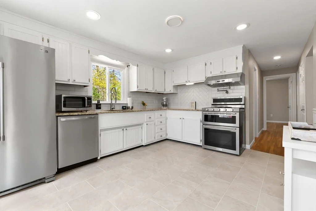 Photo of 6 Ashcroft Cir