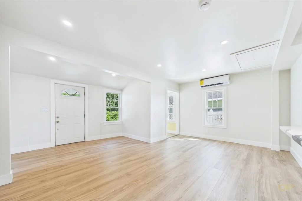 Photo of 6 Pinehurst Dr