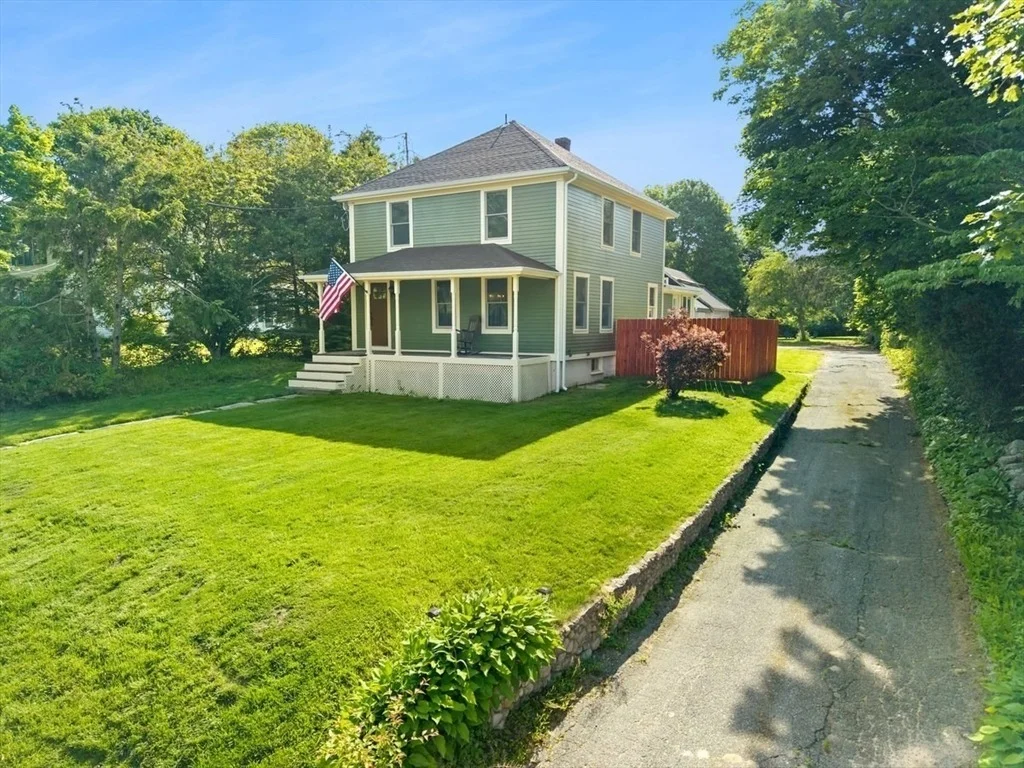 Photo of 10 Great Neck Rd