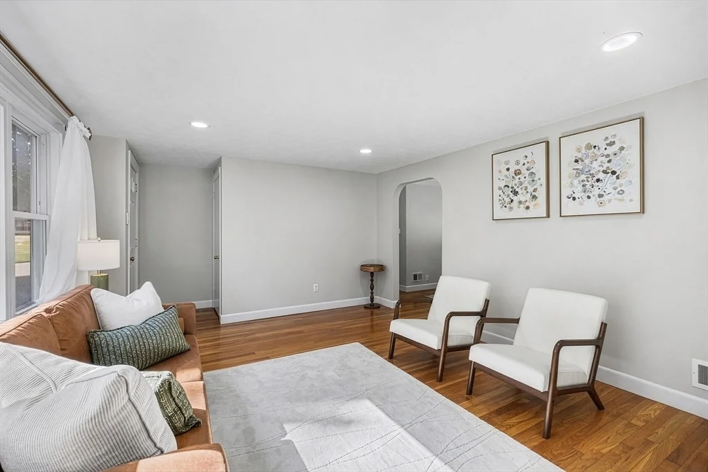 Photo of 7 Puritan Rd