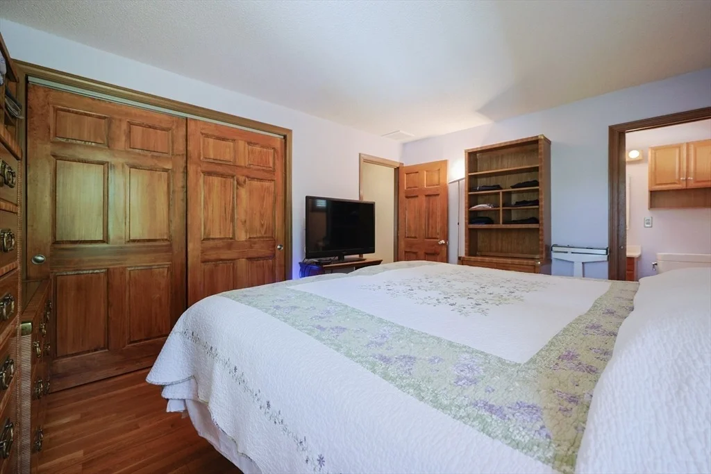Photo of 6 Weetamoe Dr