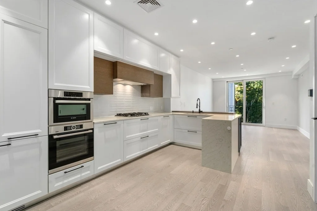 Photo of Unit 2 at 69 Walnut Street