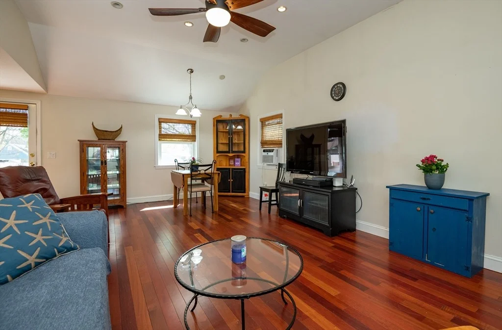 Photo of 9 Macarthur Blvd