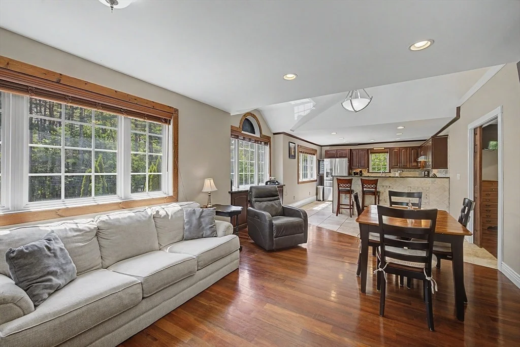 Photo of 195 Westhampton Rd