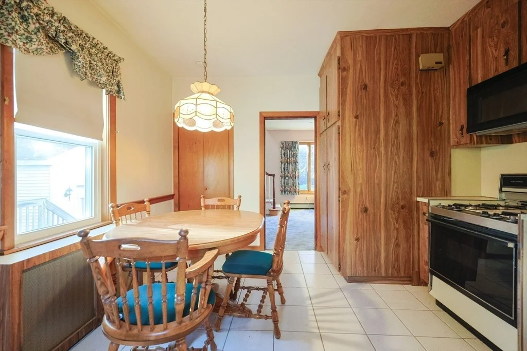 Photo of 587 Common St