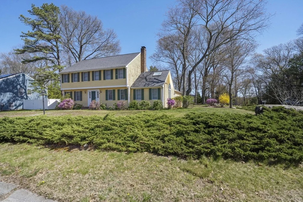 Photo of 75 Erica Dr
