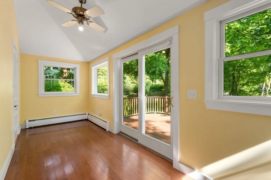 Photo of 1231 Pleasant St
