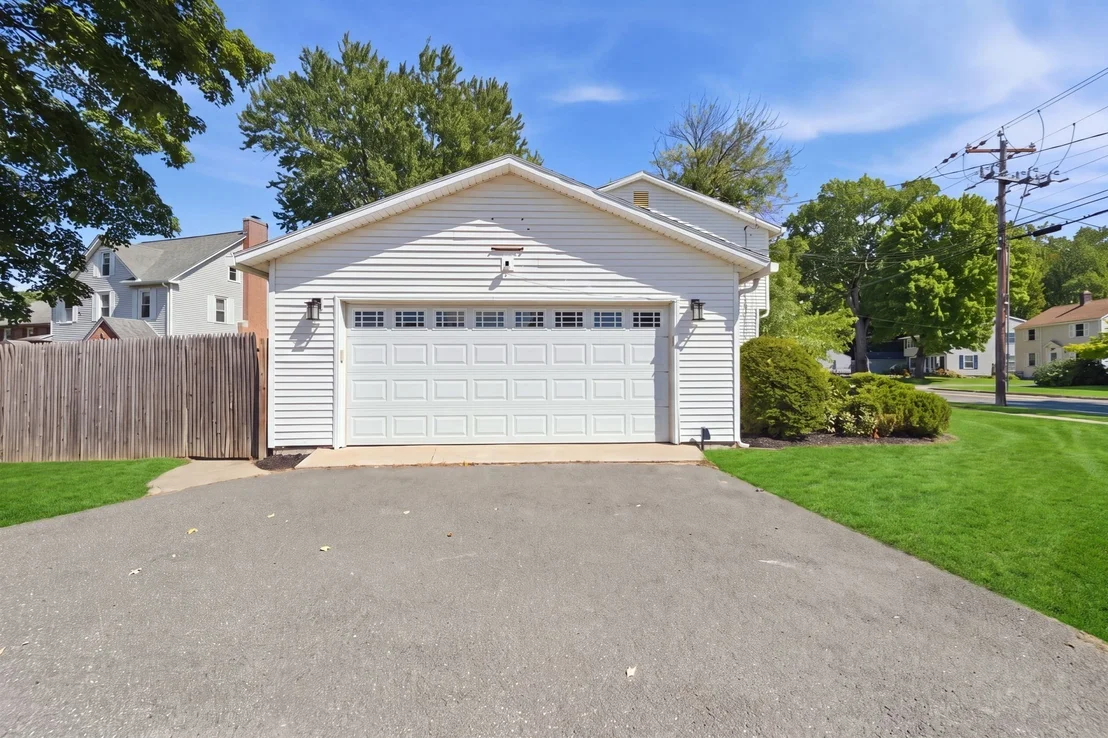 Photo of 380 Plumtree Rd