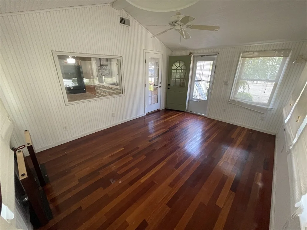 Photo of 55 Barbara Ave