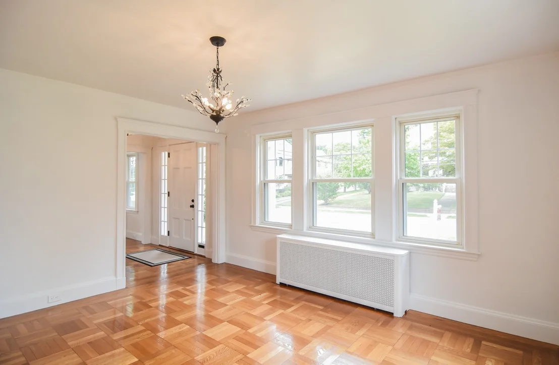 Photo of 19 Stoneleigh Rd