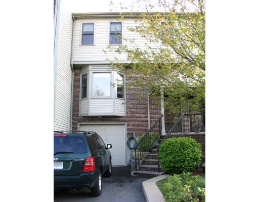Photo of Unit O at 60 Maple Street