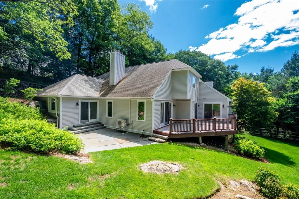 Photo of 15 Fieldstone Dr