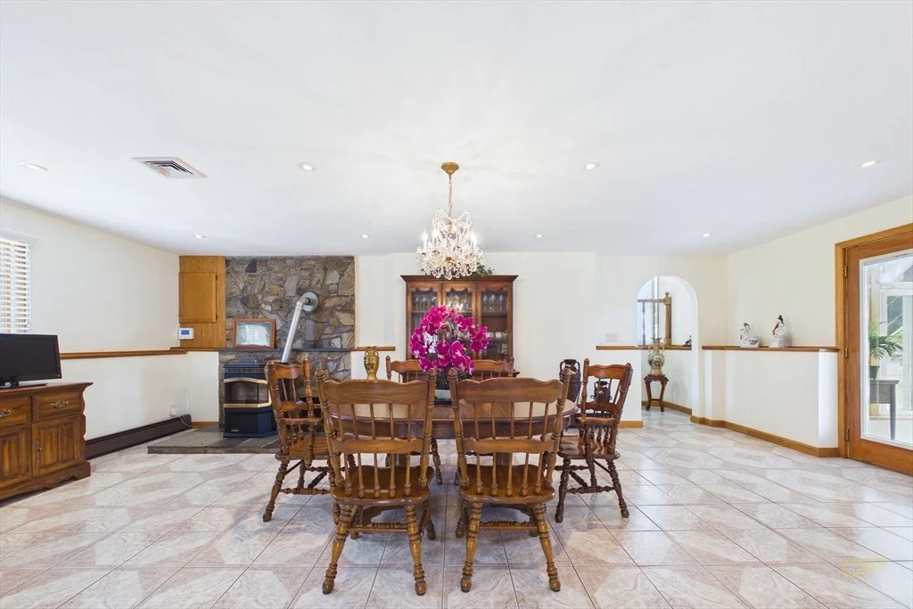 Photo of 38 Cushing Ln