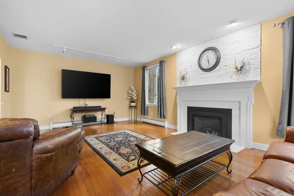 Photo of 231 Manns Dr