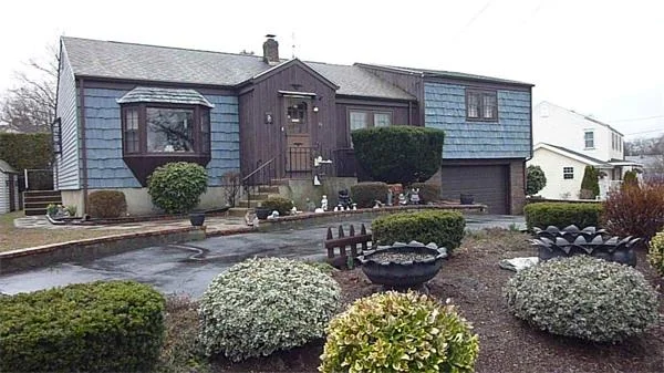 Photo of 33 Newcomb Ave