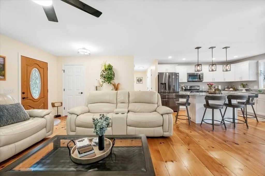 Photo of 1085 Southbridge Rd