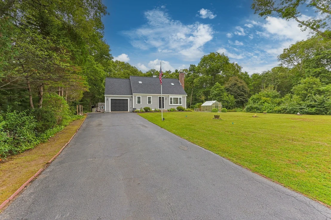 Photo of 34 Commodore Ln