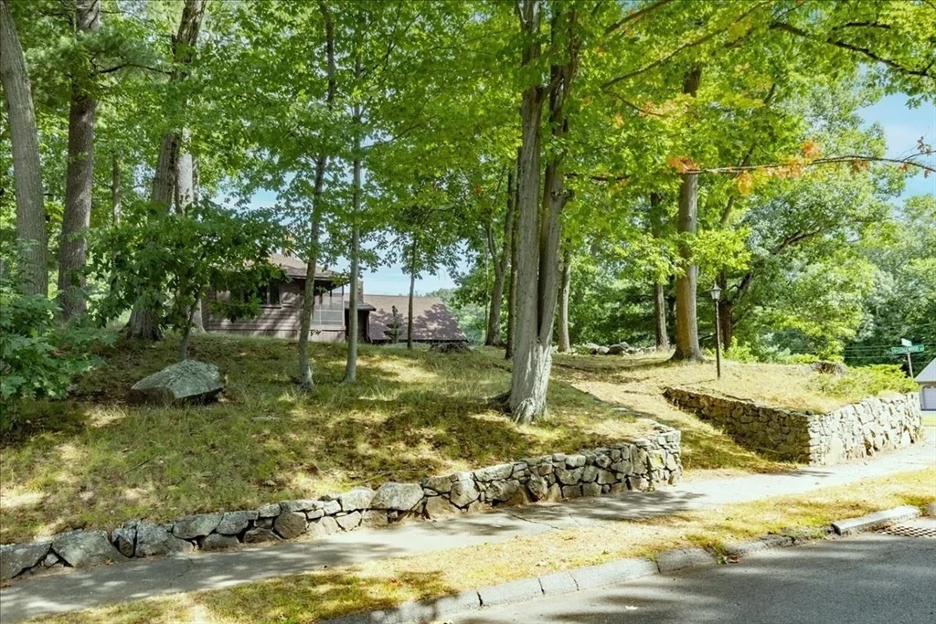 Photo of 43 Ledgewood Dr