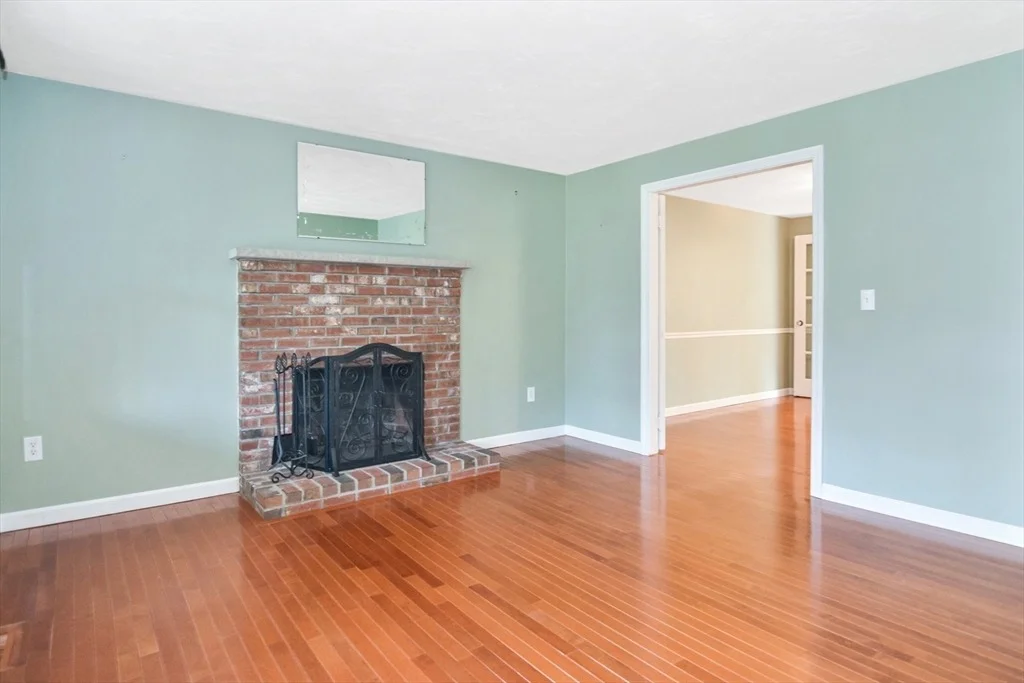 Photo of 34 Laura Ln