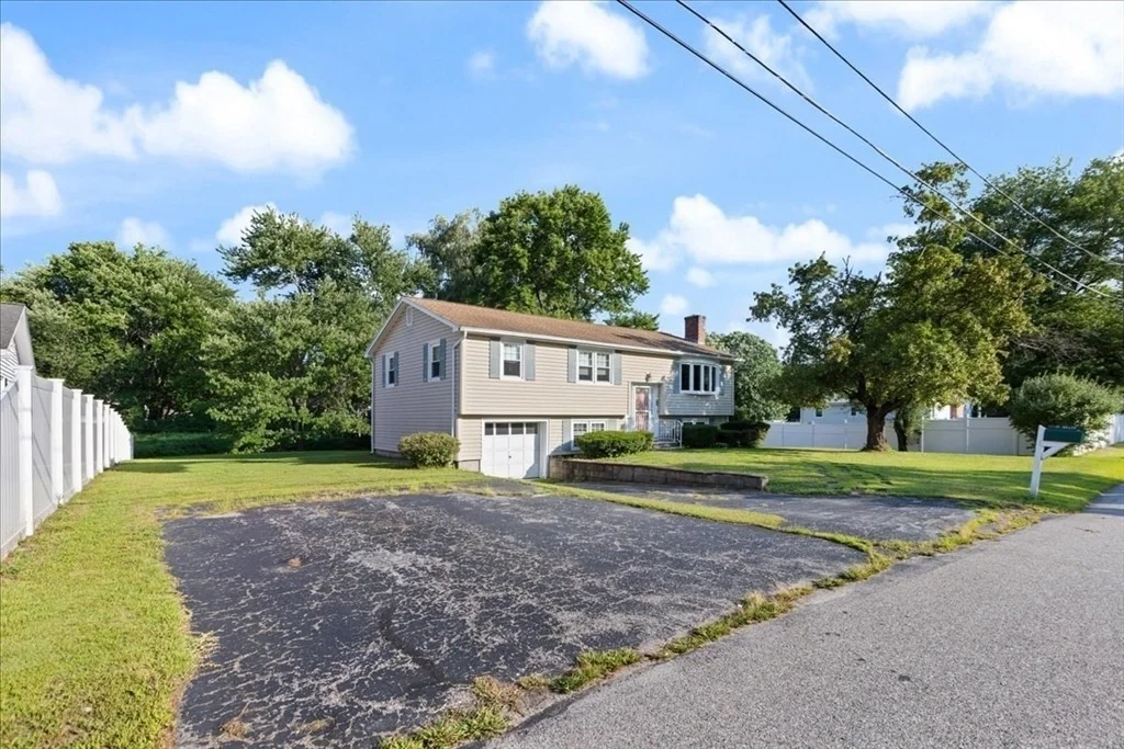 Photo of 15 Blue Jay Avenue
