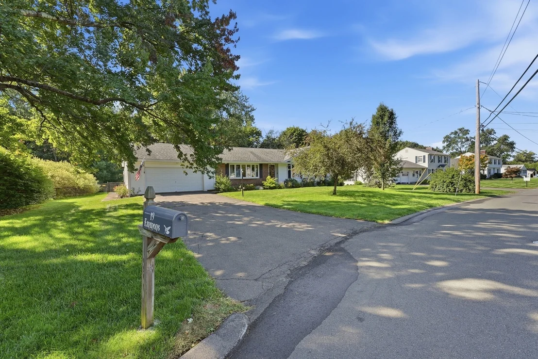 Photo of 19 Old Barn Road