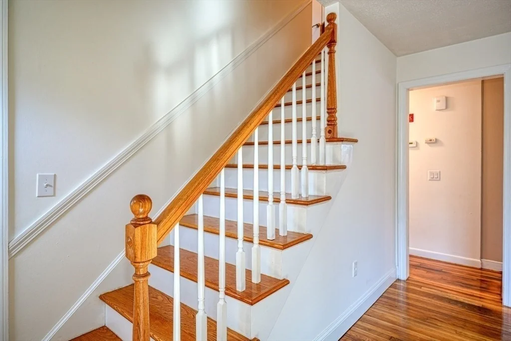 Photo of 8 Crestview Dr
