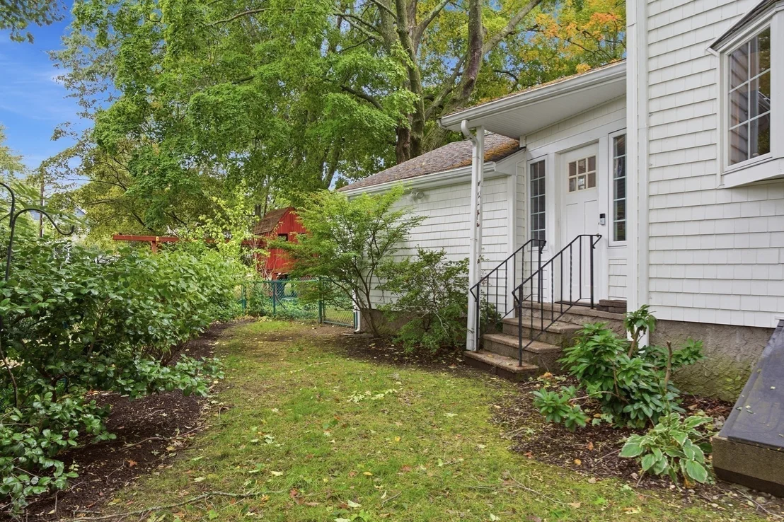 Photo of 11 Van Brunt Avenue