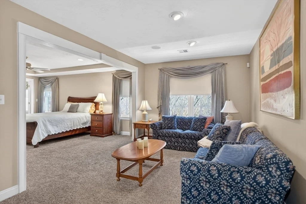 Photo of 18 Manchester Dr