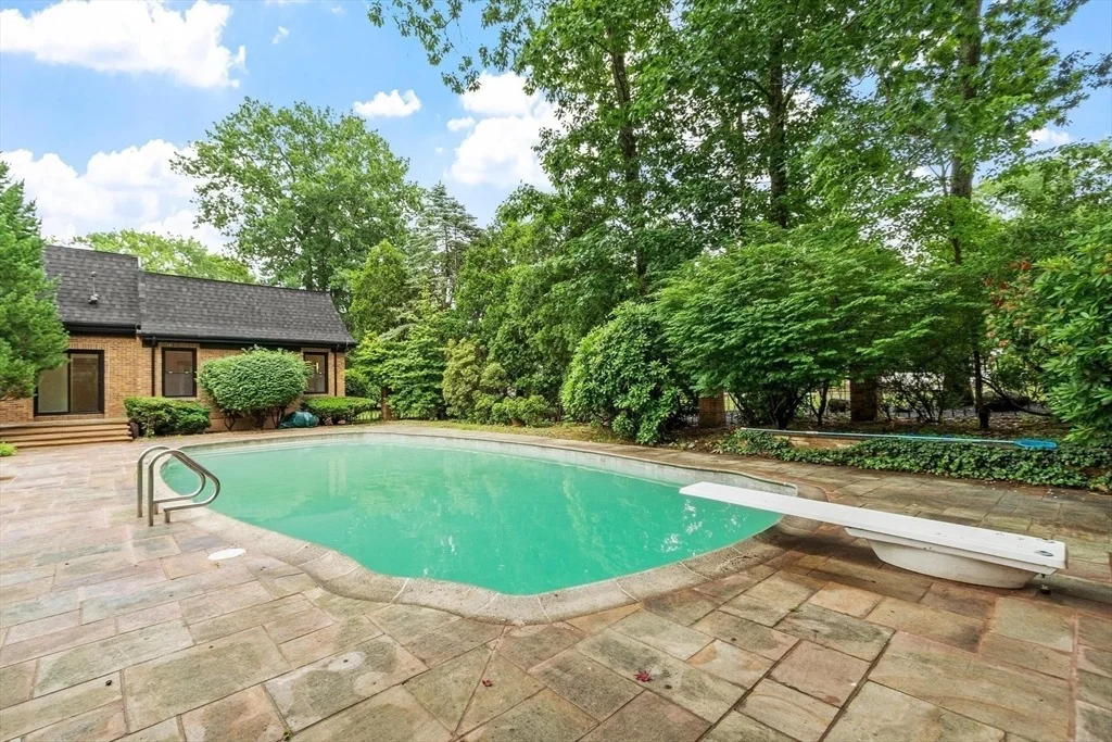 Photo of 21 Wildewood Dr
