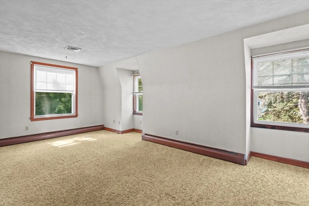 Photo of 85 Rosewood Dr
