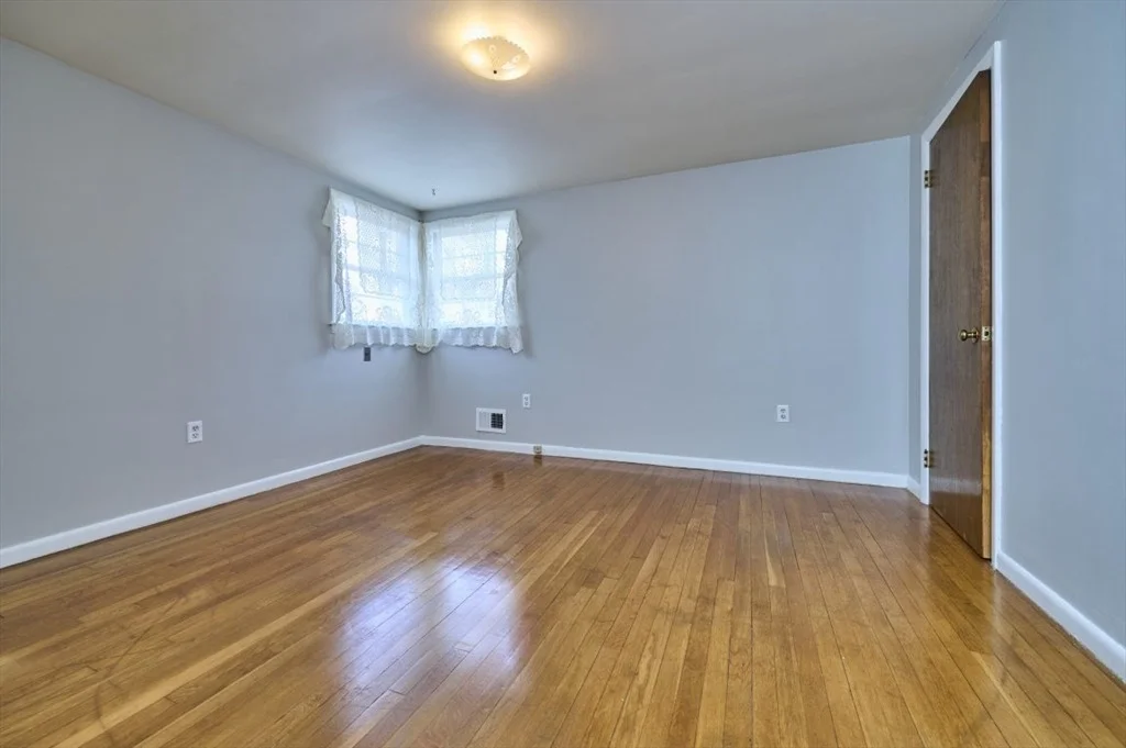 Photo of 12 Shore Rd