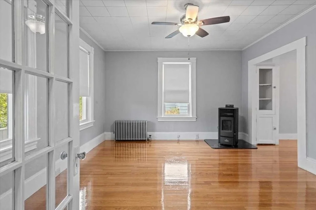 Photo of 131 Main St
